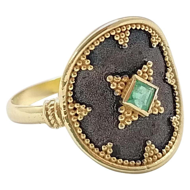 18 Karat Yellow Gold and Rhodium Emerald Round Band Ring