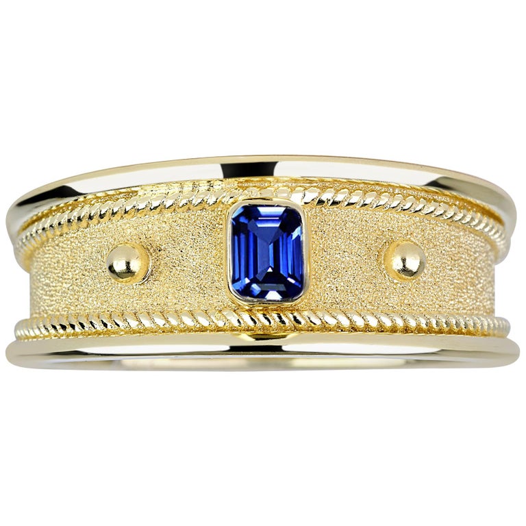 18 Karat Yellow Gold Unisex Ring with Emerald Cut Sapphire