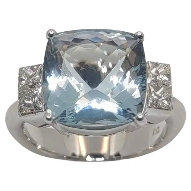18 Karat White Gold Aquamarine and Diamond Solitaire Ring