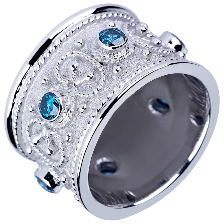 18 Karat White Gold Blue Diamond Unisex Byzantine Band Ring