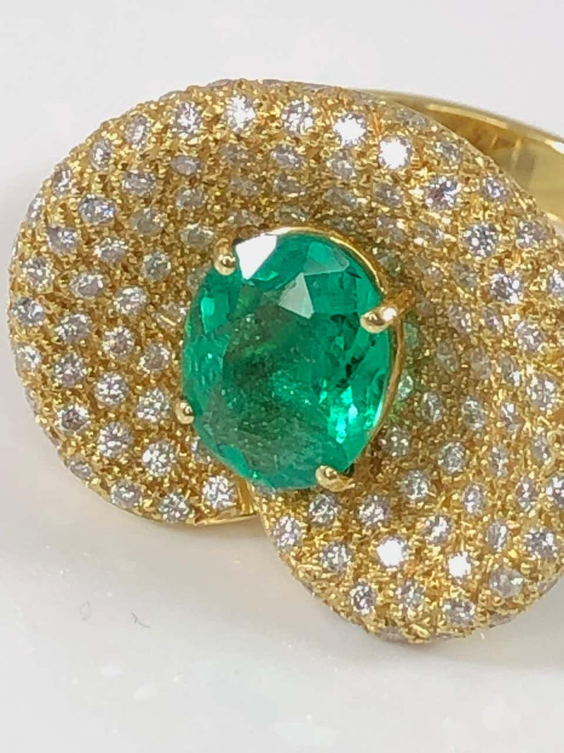 18 Karat Yellow Gold Ring with Emerald and Diamonds