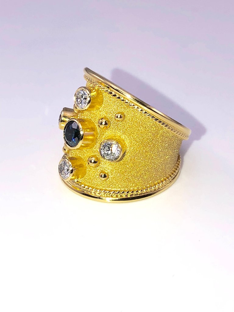 18 Karat Yellow Gold Ring with a Blue and White Diamonds
