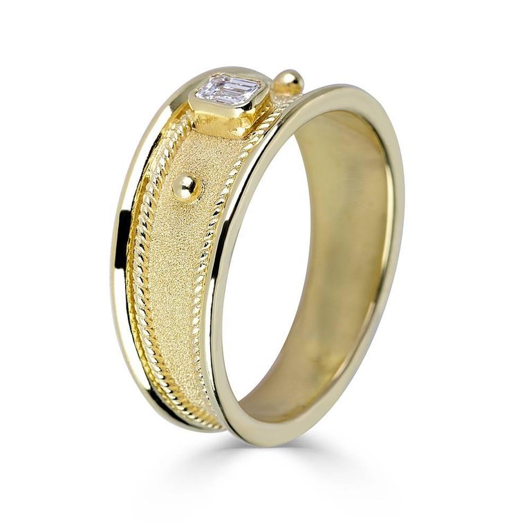 18 Karat Yellow Gold Unisex Emerald Cut Diamond Ring