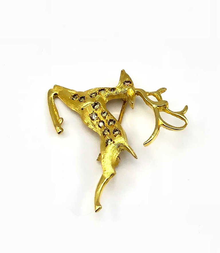 18 Karat Yellow Gold Diamond Deer Pendant Brooch
