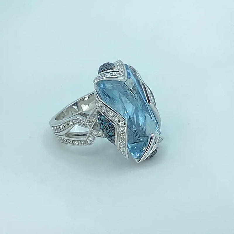 18 Karat White Gold Aquamarine Blue and White Diamond Ring