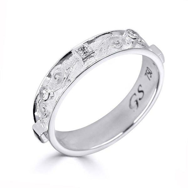 18 Karat White Gold Band Ring with Princess Cut Diamonds