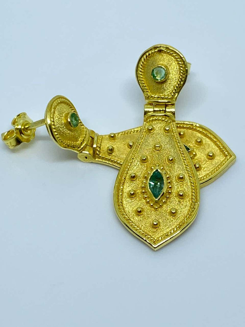 18 Karat Yellow Gold Emerald Dangle Drop Long Earrings