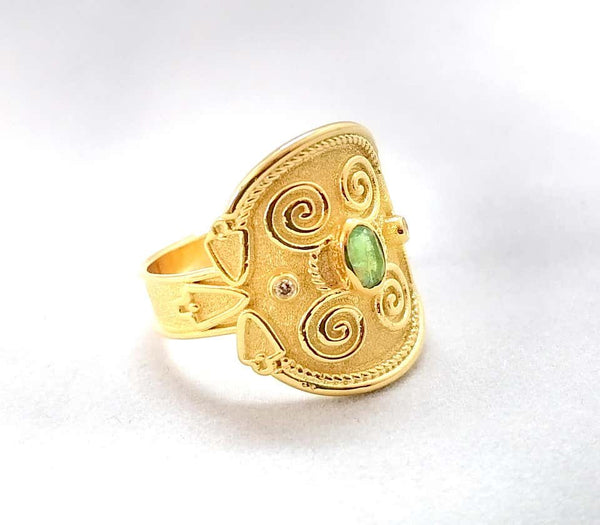 18 Karat Yellow Gold Emerald Diamond Byzantine Band Ring