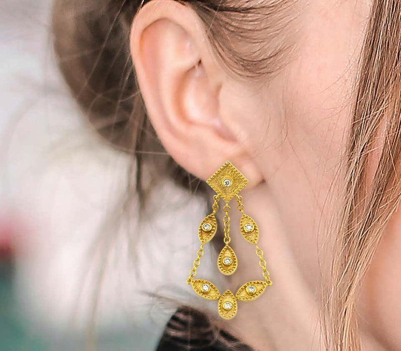 18 Karat Yellow Gold Diamond Dangle Chandelier Earrings
