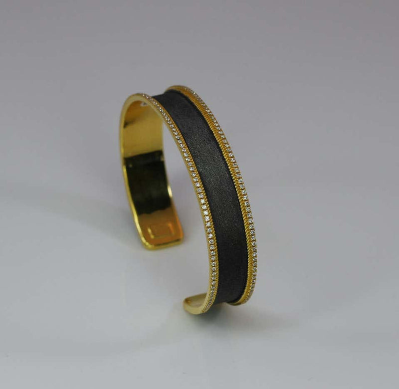 18 Karat Yellow Gold Diamond Bangle Bracelet with Rhodium