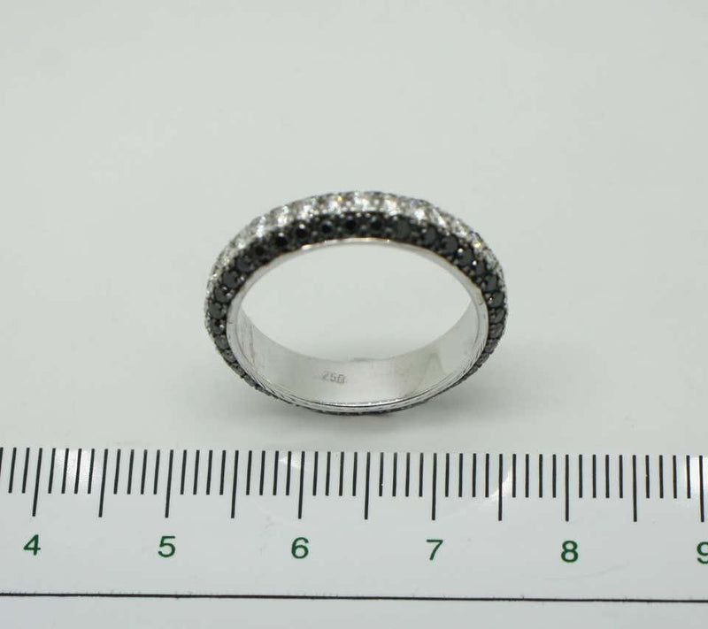 18 Karat White Gold White and black Diamond Two-Tone Ring