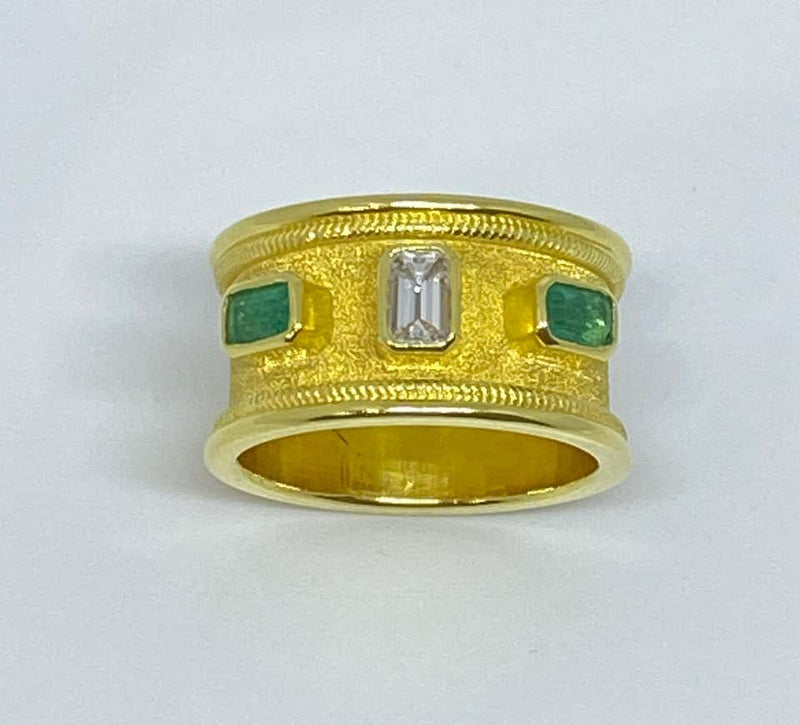 18 Karat Yellow Gold Diamond Emerald Unisex Band Ring