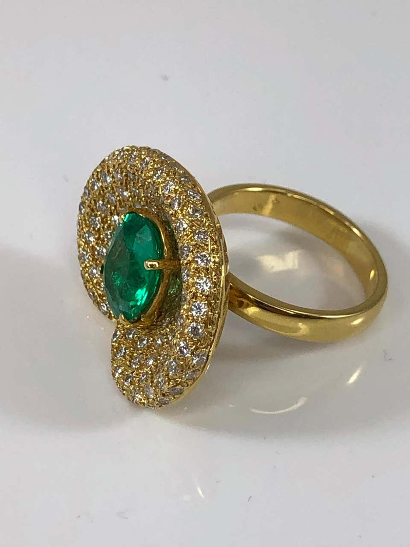 18 Karat Yellow Gold Ring with Emerald and Diamonds