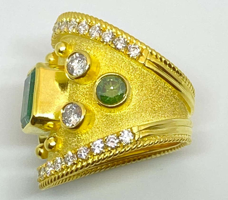 18 Karat Yellow Gold Emerald Multi-Color Diamond Band Ring