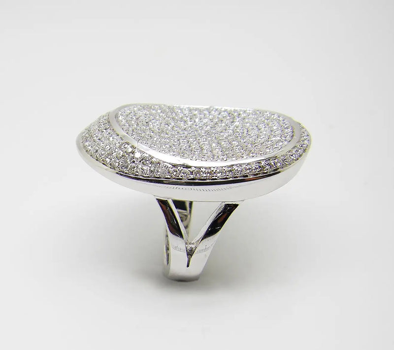 18 Karat White Gold Brilliant Cut Diamond Wide Oval Ring